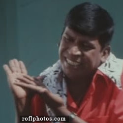 Vadivelu Smiling Face Reaction Scence In Aai
