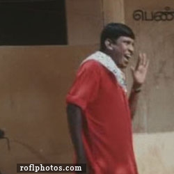 Vadivelu Smiling Face Reaction Scence In Aai